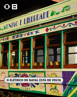 HISTORIC TRAM BRINGS CHRISTMAS SPIRIT TO DOWNTOWN PORTO